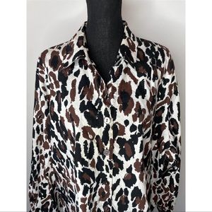 Foxcroft Wrinkle Free Fitted Leopard Print Cotton Blouse. Size 4